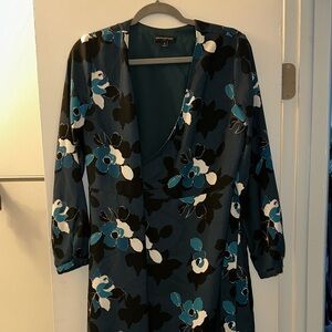 Banana republic Blue and Black Floral Long Sleeve Dress size 6